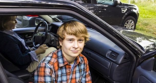 Jongen In Auto