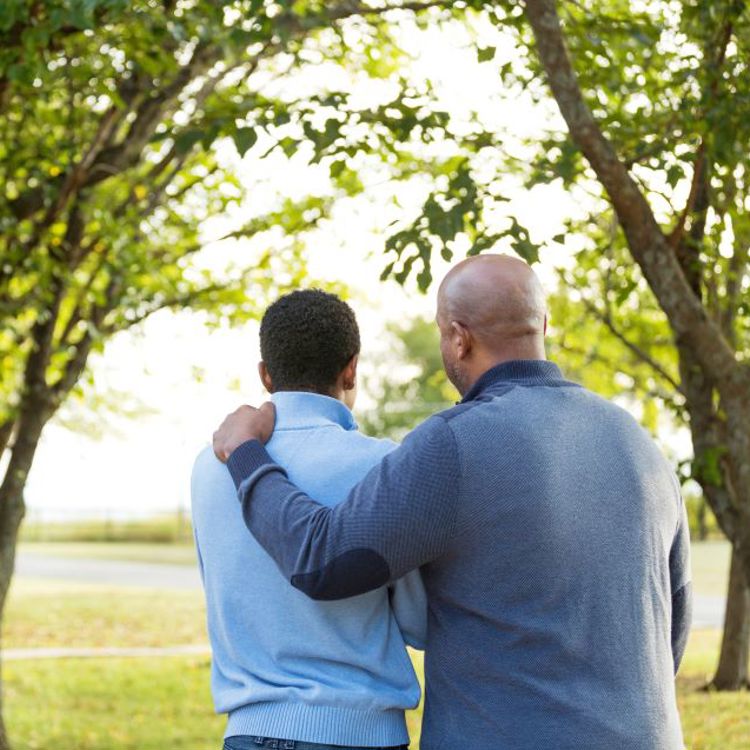 Vader En Zoon Ruggen Arm Om Elkaar